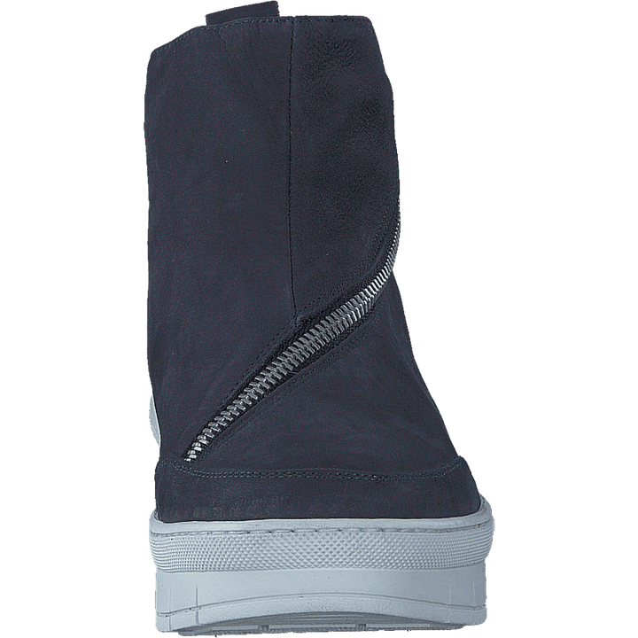 Hilda Longbeach / Luna Blue