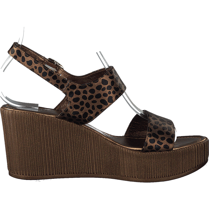Leoonora5060 Light Chestnut