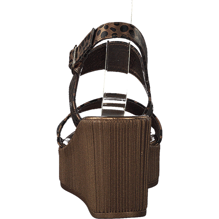 Leoonora5060 Light Chestnut