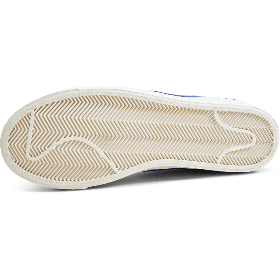 Nike Blazer Low &