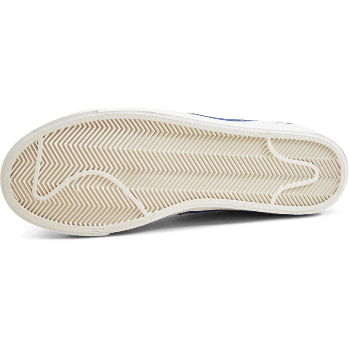 Nike Blazer Low &
