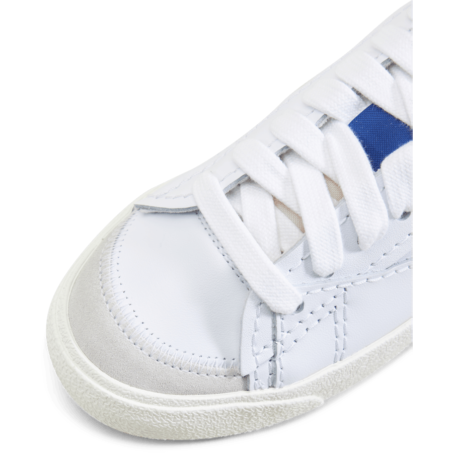 Nike Blazer Low &