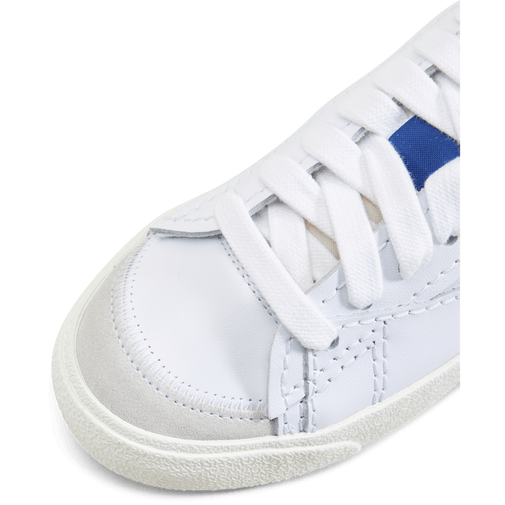 Nike Blazer Low &