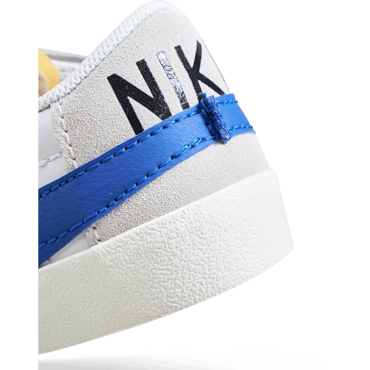 Nike Blazer Low &
