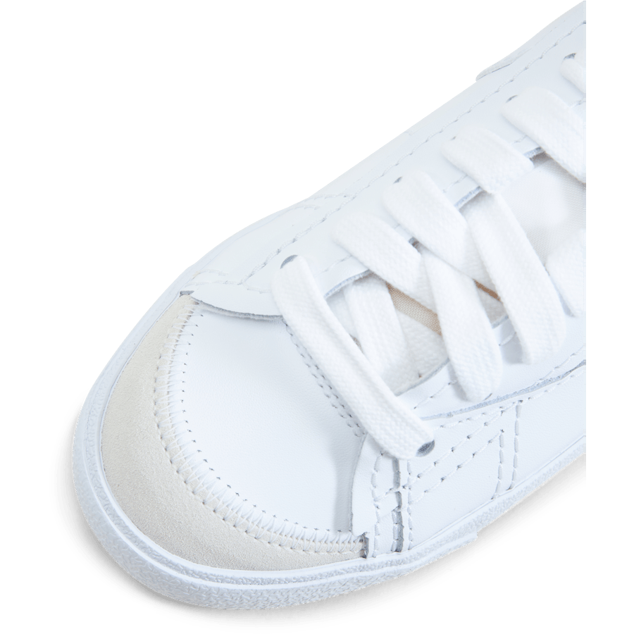 Nike Blazer Low &