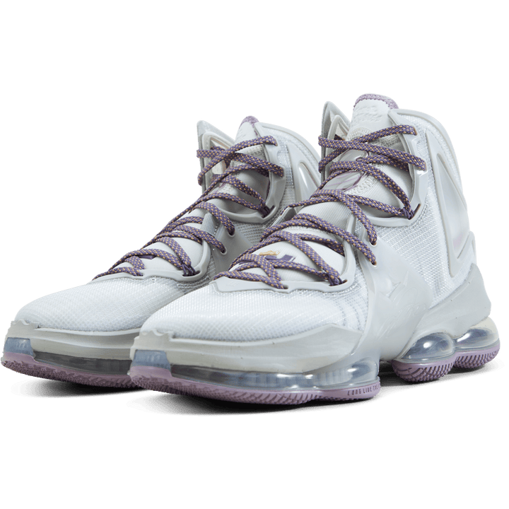 Nike LeBron XIX