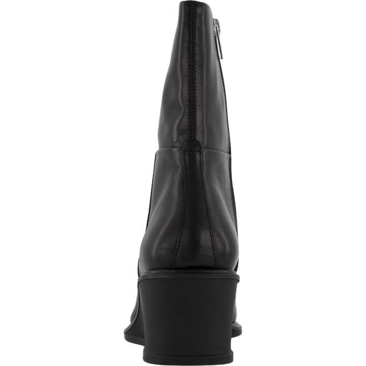 Aino Black