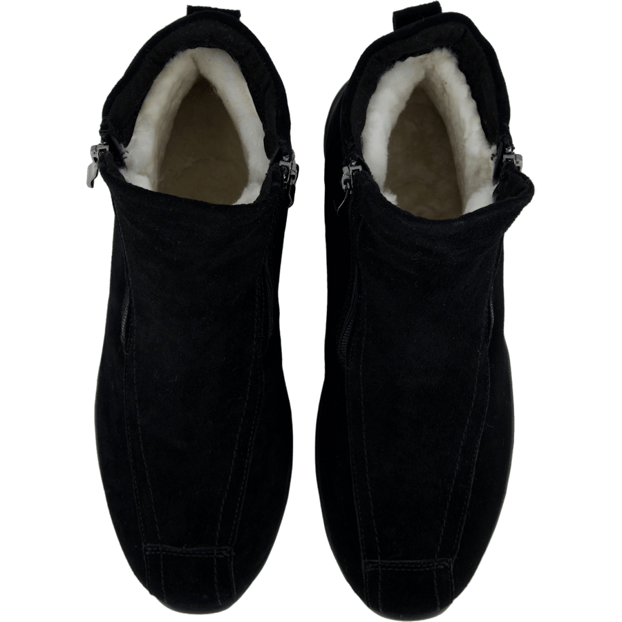 Timor L Studs Black